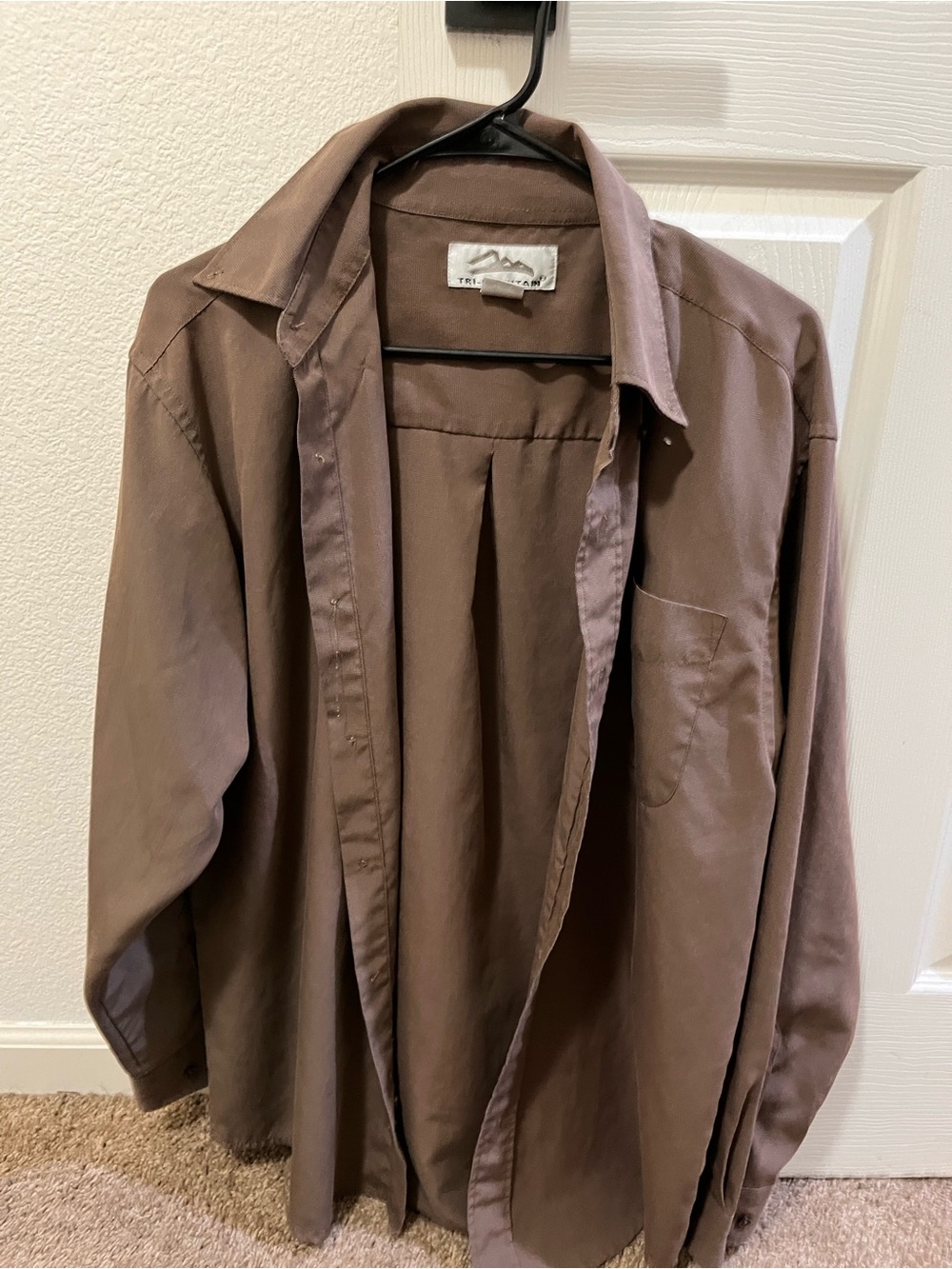 Women’s Casual Brown Long-Sleeve Button-Up Shirt